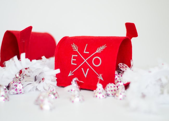 diy-valentines-mailbox by See Lindsay