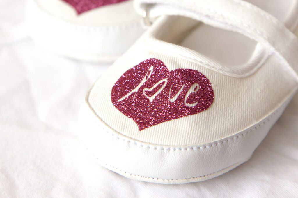 Love Baby Shoes CDS